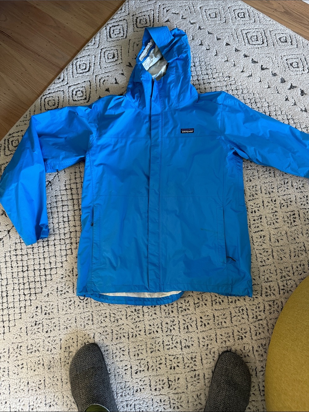 Patagonia men’s Hooded Rain Jacket in Bright Bluek